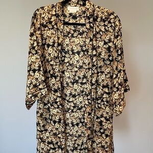 Treasure & Bond Black and Cream Floral Kimono Robe